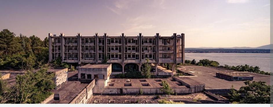 Haludovo Virtual Ruin Hotel Bungaloos Apartments And Camping, International Cooperation And Assistance For Rebirth Baracska Exterior photo