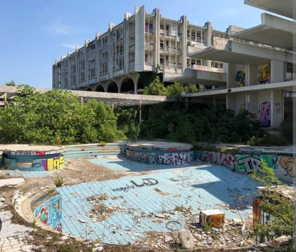 Haludovo Virtual Ruin Hotel Bungaloos Apartments And Camping, International Cooperation And Assistance For Rebirth Baracska Exterior photo