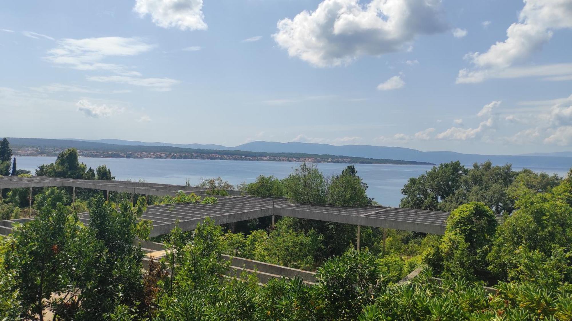 Haludovo Virtual Ruin Hotel Bungaloos Apartments And Camping, International Cooperation And Assistance For Rebirth Baracska Exterior photo