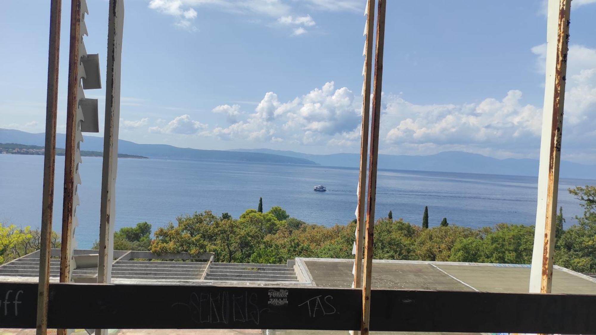 Haludovo Virtual Ruin Hotel Bungaloos Apartments And Camping, International Cooperation And Assistance For Rebirth Baracska Exterior photo